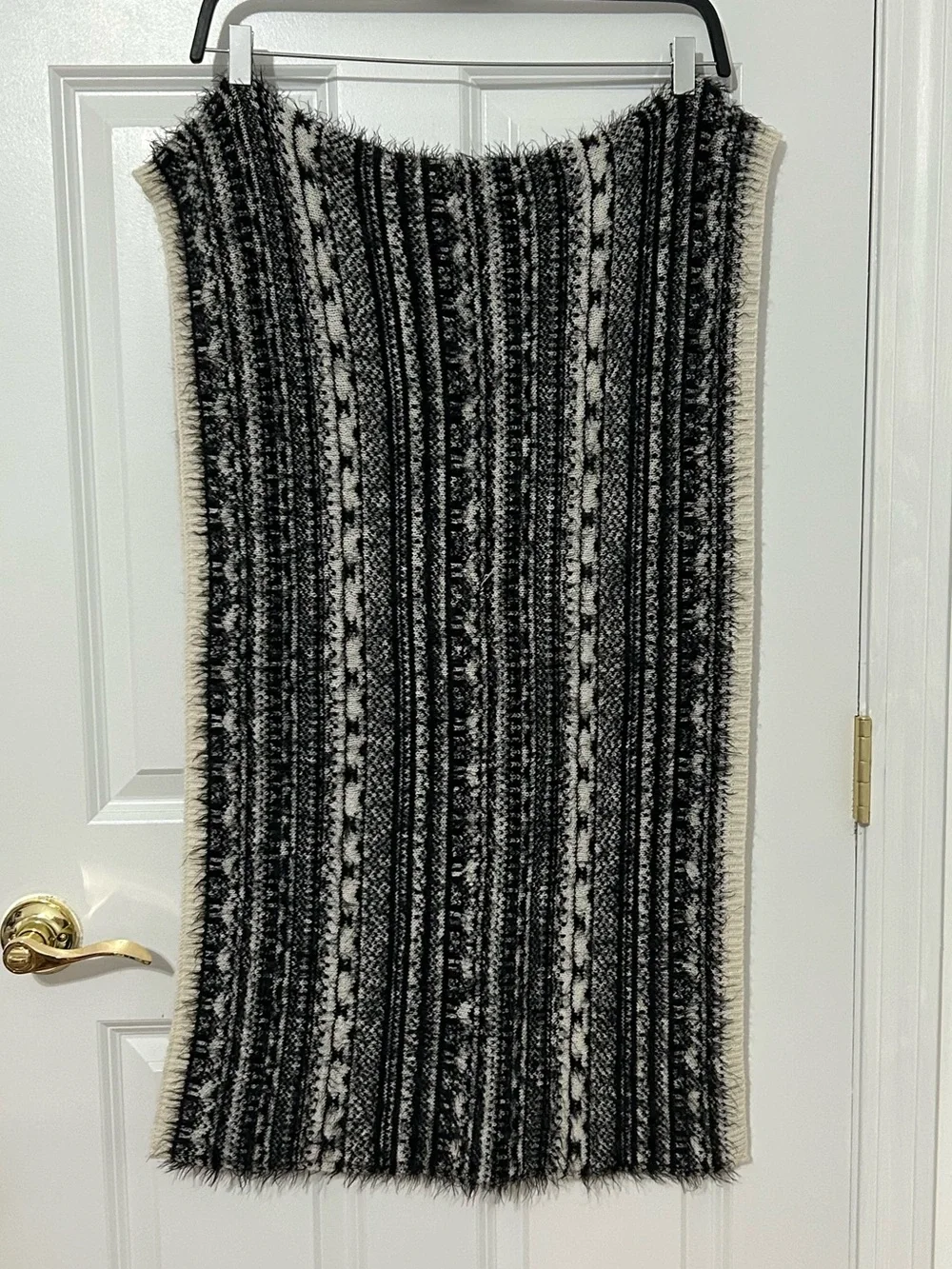 H&M infinity scarf in black and white